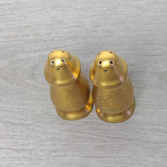 Pickard Etched Rose Daisy Pattern Gold Porcelain Salt Pepper Shaker Set - Picture 2 of 5